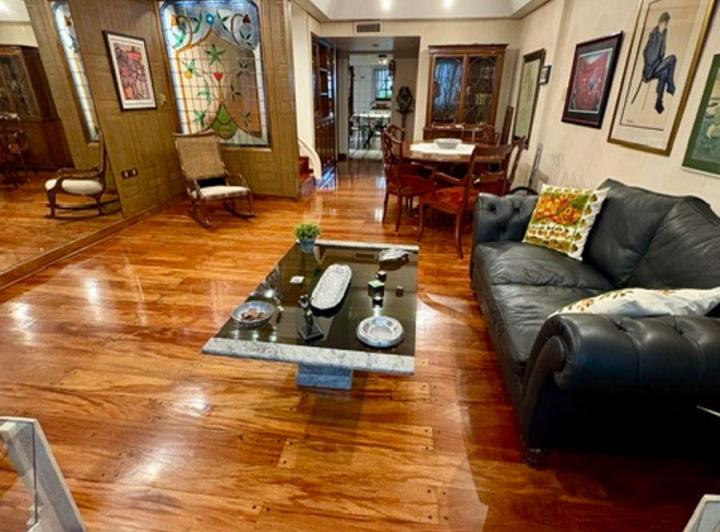 Casa · 185m² · 4 Ambientes · 2 Cocheras