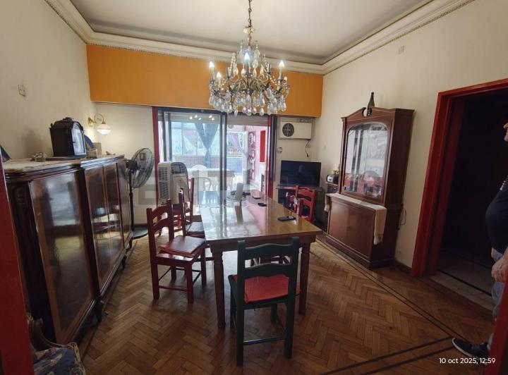Casa · 221m² · 6 Ambientes · 1 Cochera
