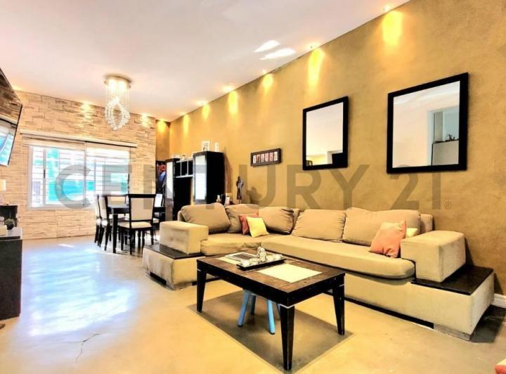 Casa · 190m² · 4 Ambientes · 1 Cochera