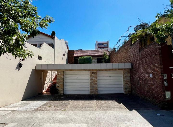 Casa · 250m² · 4 Ambientes · 2 Cocheras
