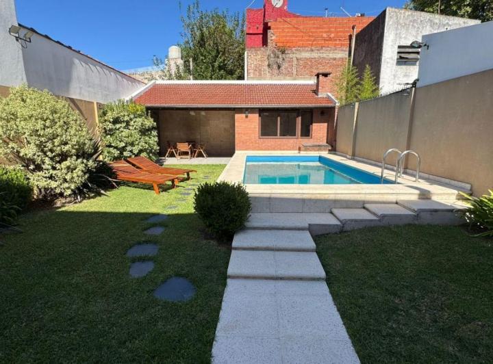 Casa · 261m² · 5 Ambientes · 1 Cochera