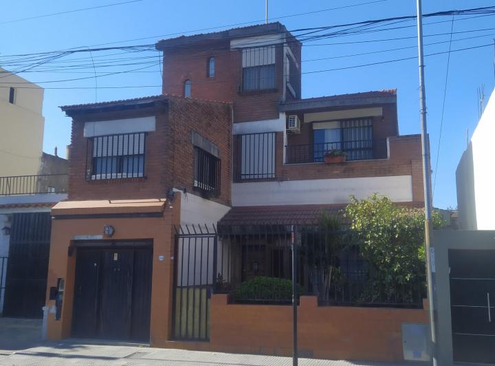 Casa · 273m² · 7 Ambientes · 2 Cocheras