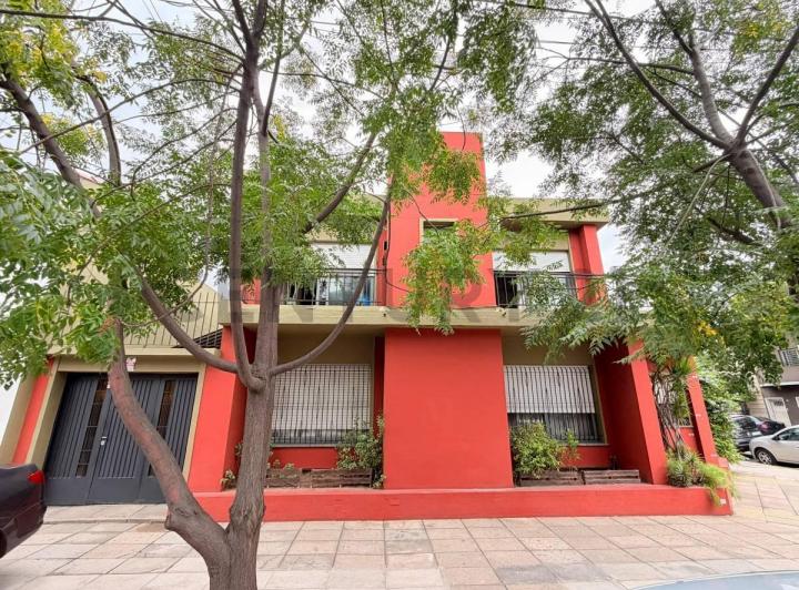 Casa · 136m² · 5 Ambientes · 2 Cocheras