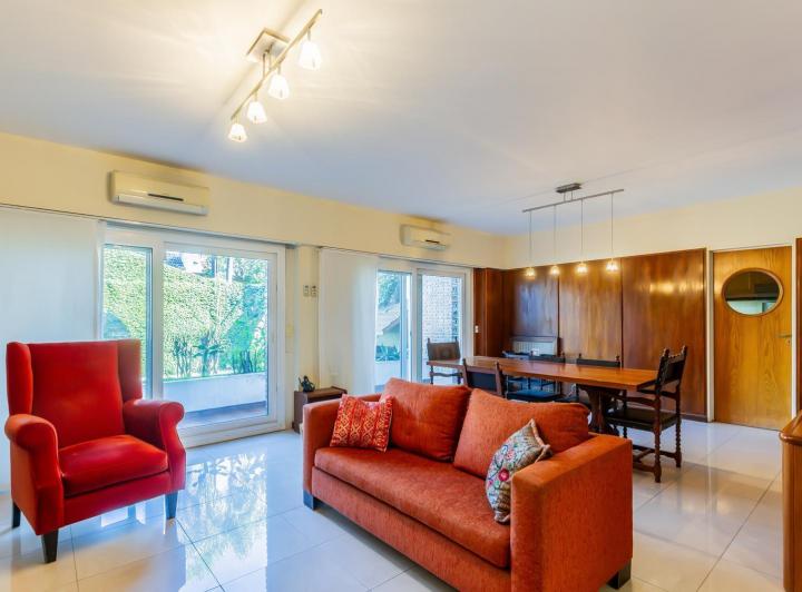 Casa · 290m² · 6 Ambientes · 2 Cocheras