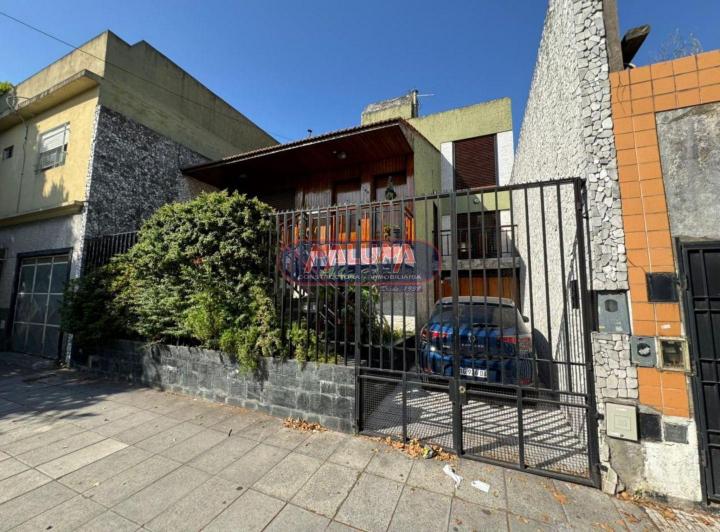 Casa · 266m² · 5 Ambientes · 4 Cocheras