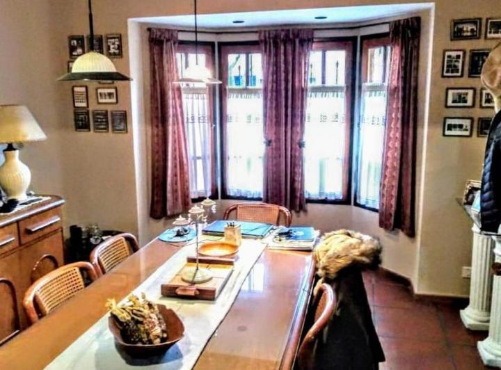 Casa · 250m² · 4 Ambientes · 1 Cochera