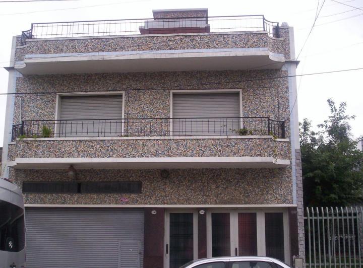 Casa · 400m² · 4 Ambientes · 1 Cochera