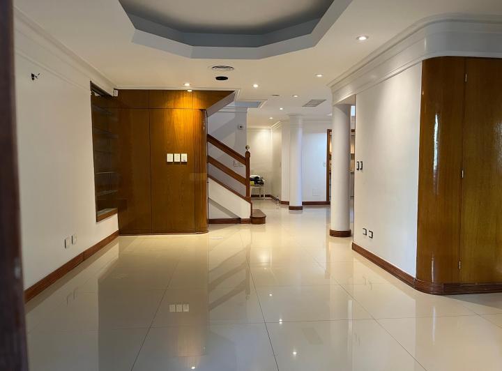 Casa · 180m² · 4 Ambientes · 1 Cochera