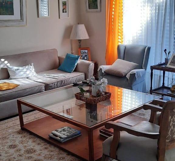 Casa · 330m² · 8 Ambientes · 2 Cocheras