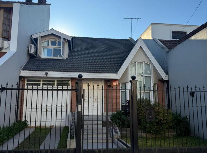 Casa · 208m² · 5 Ambientes · 1 Cochera