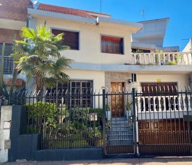 Casa · 294m² · 5 Ambientes · 4 Cocheras