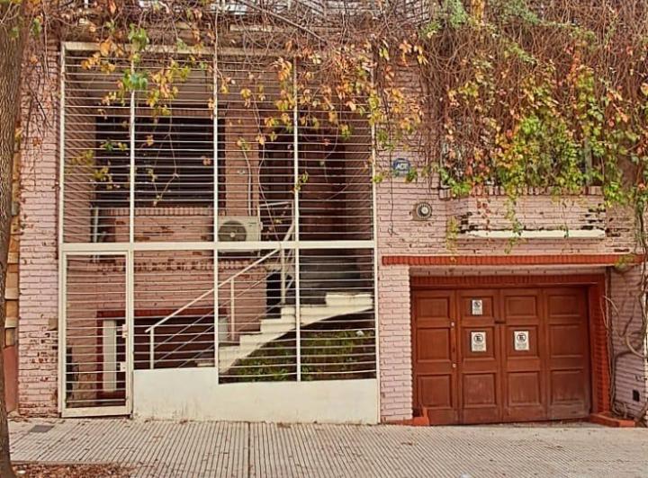 Casa · 313m² · 6 Ambientes · 1 Cochera