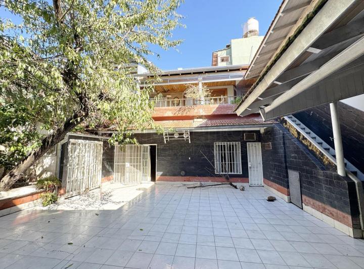 Casa · 324m² · 5 Ambientes · 2 Cocheras