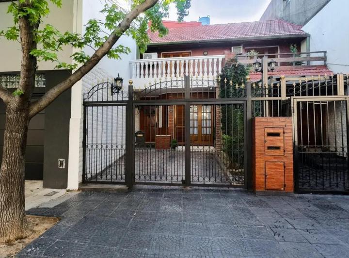 Casa · 265m² · 5 Ambientes · 1 Cochera