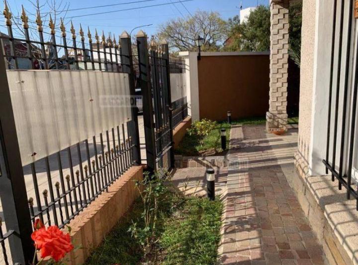 Casa · 200m² · 4 Ambientes · 2 Cocheras