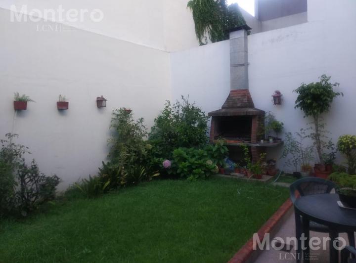 Casa · 218m² · 4 Ambientes · 1 Cochera