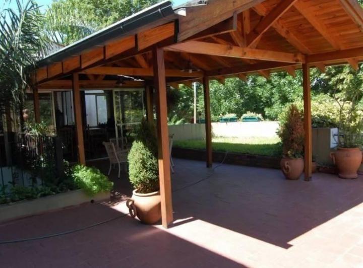 Casa · 230m² · 5 Ambientes · 1 Cochera