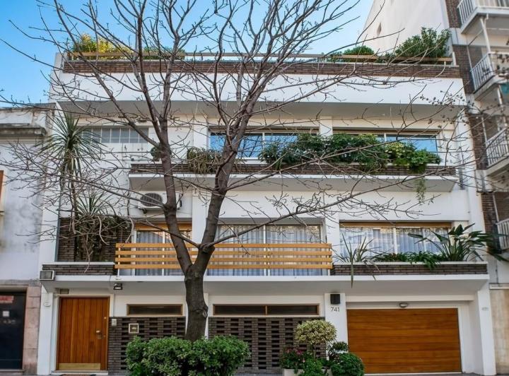 Casa · 300m² · 5 Ambientes · 1 Cochera
