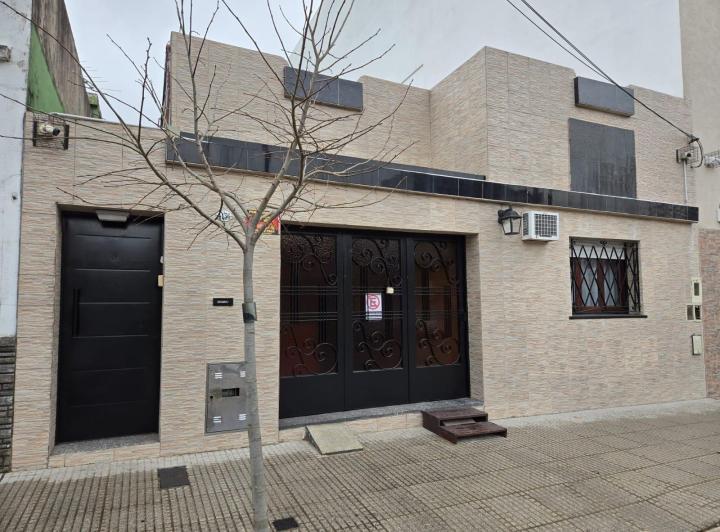 Casa · 376m² · 3 Ambientes · 1 Cochera