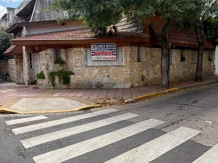 Casa · 150m² · 4 Ambientes · 1 Cochera