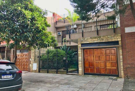 Casa · 250m² · 6 Ambientes · 2 Cocheras