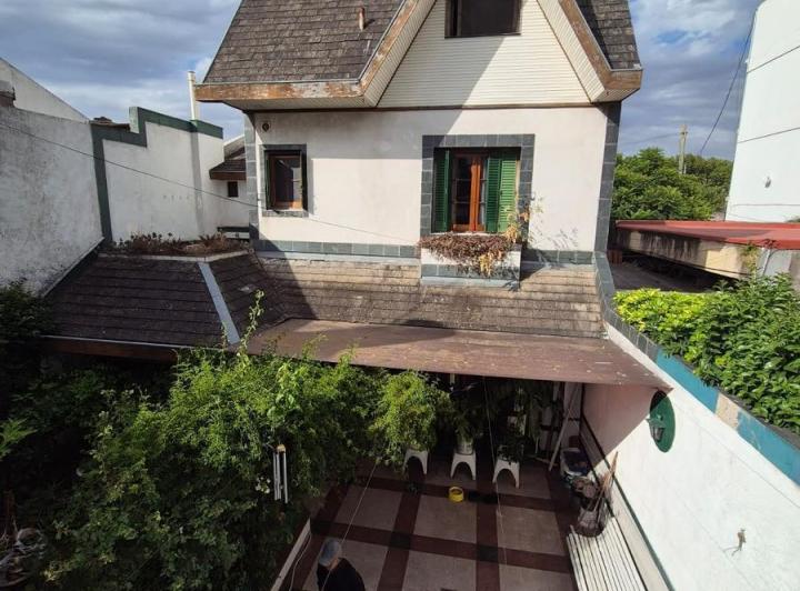 Casa · 430m² · 5 Ambientes · 1 Cochera