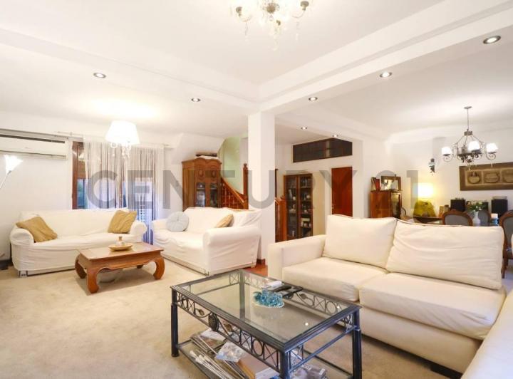 Casa · 213m² · 5 Ambientes
