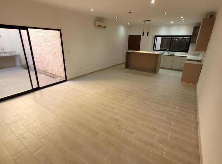Casa · 140m² · 3 Ambientes · 2 Cocheras