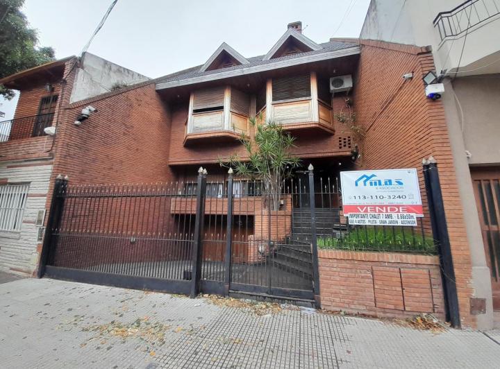 Casa · 680m² · 7 Ambientes · 4 Cocheras