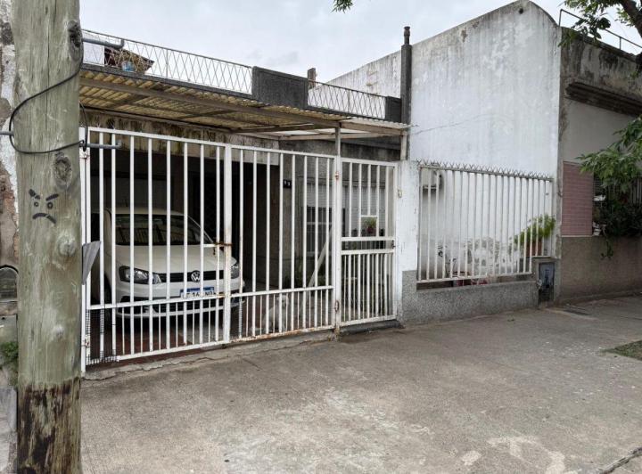 Casa · 104m² · 4 Ambientes · 1 Cochera