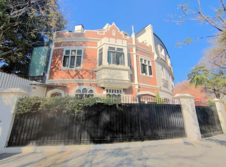Casa · 220m² · 5 Ambientes · 1 Cochera
