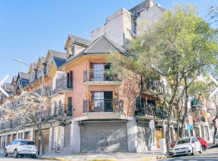 Casa · 200m² · 6 Ambientes · 2 Cocheras