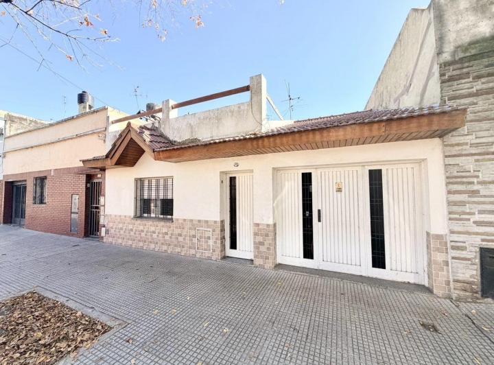Casa · 160m² · 3 Ambientes · 1 Cochera