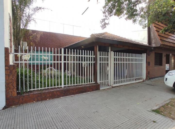 Casa · 210m² · 4 Ambientes · 1 Cochera