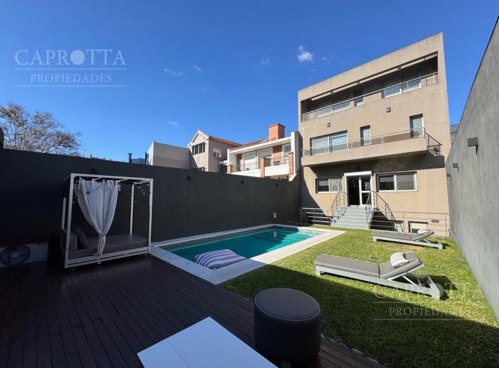 Casa · 439m² · 7 Ambientes · 4 Cocheras