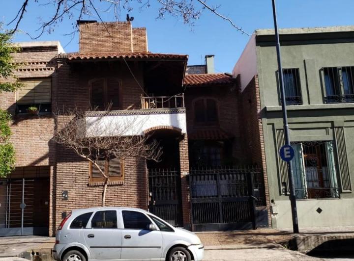 Casa · 1m² · 5 Ambientes · 1 Cochera