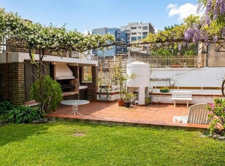 Casa · 290m² · 5 Ambientes · 1 Cochera