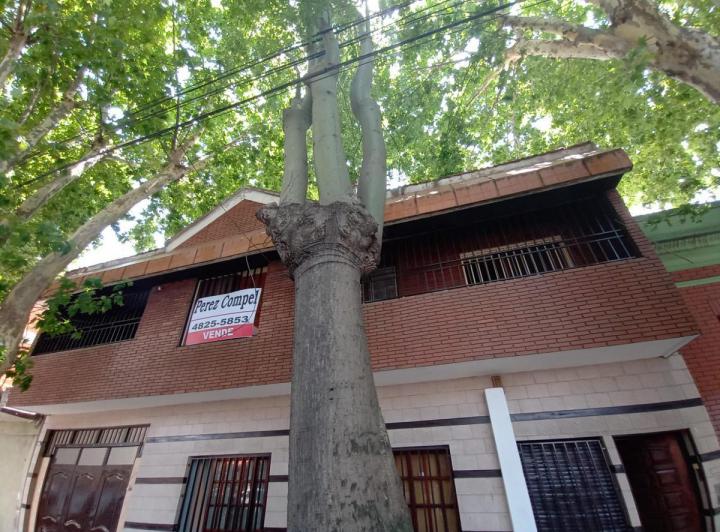 Casa · 490m² · 6 Ambientes · 2 Cocheras