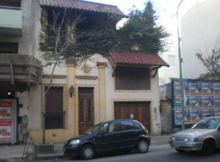 Casa · 384m² · 7 Dormitorios · 1 Cochera