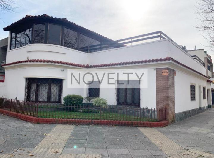 Casa · 233m² · 5 Ambientes · 1 Cochera