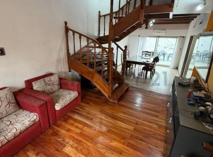 Casa · 227m² · 5 Ambientes · 2 Cocheras