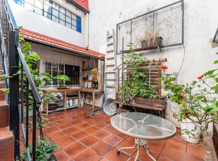 Casa · 230m² · 6 Ambientes · 1 Cochera