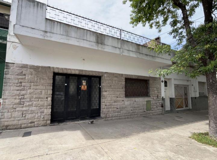 Casa · 300m² · 4 Ambientes · 1 Cochera