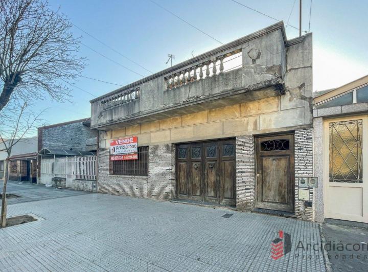 Casa · 172m² · 6 Dormitorios · 1 Cochera