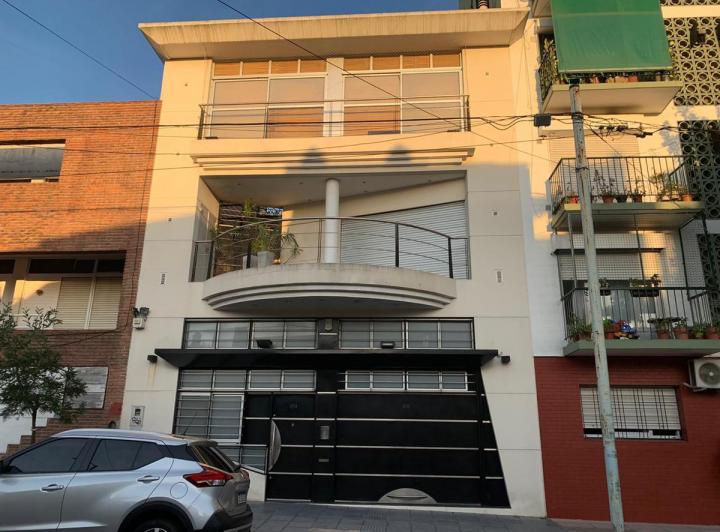 Casa · 330m² · 4 Ambientes · 1 Cochera