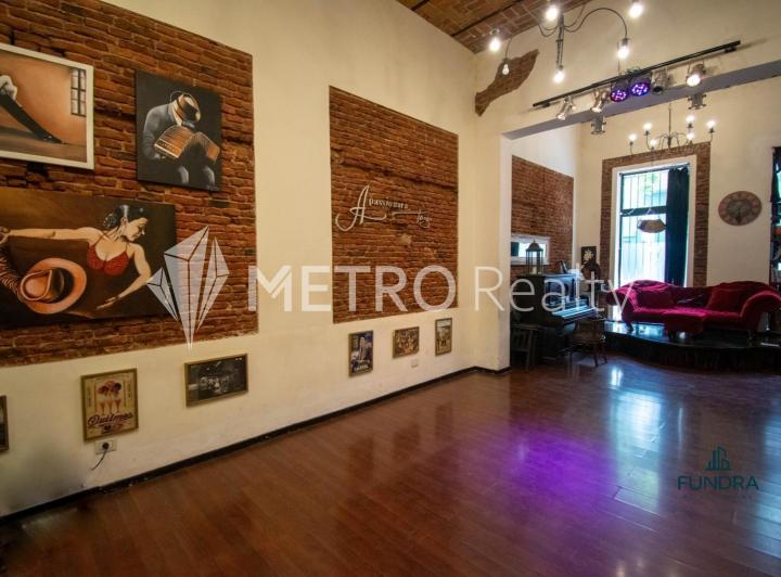 Casa · 450m² · 10 Ambientes