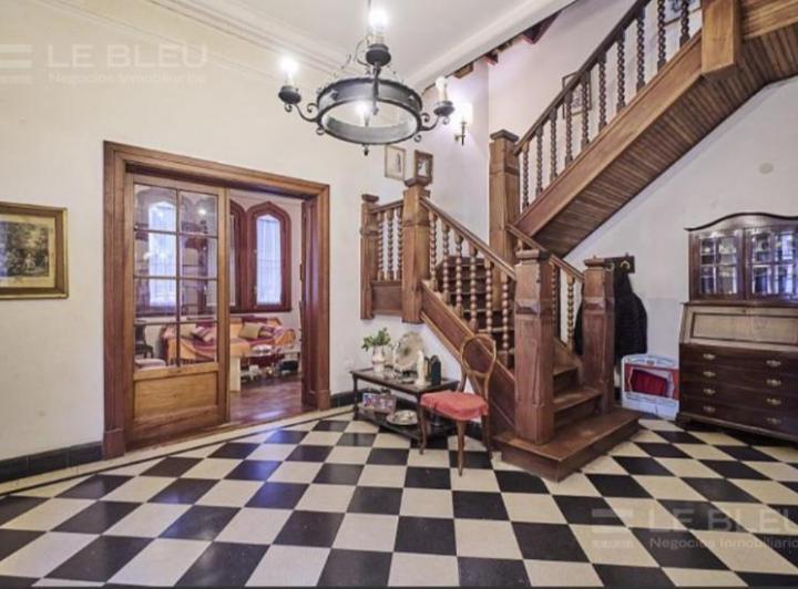 Casa · 335m² · 6 Ambientes