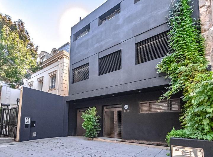 Casa · 340m² · 6 Ambientes · 1 Cochera