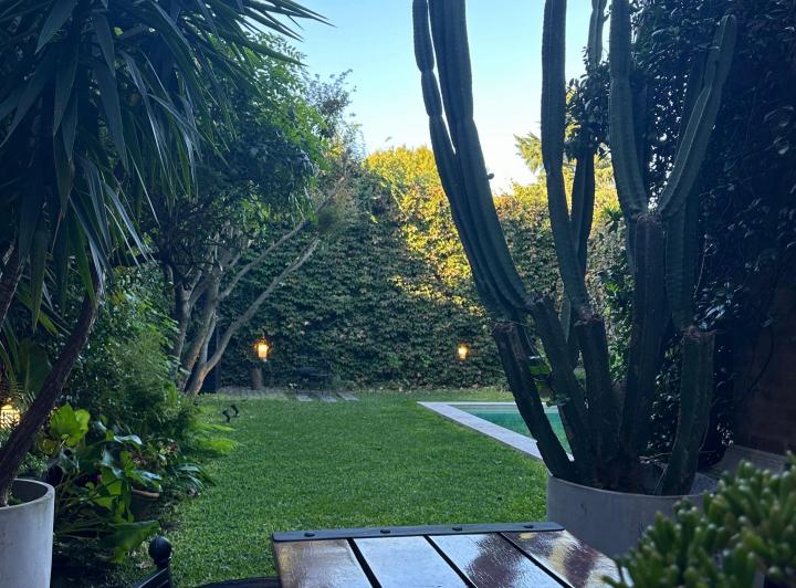 Casa · 350m² · 4 Ambientes · 1 Cochera