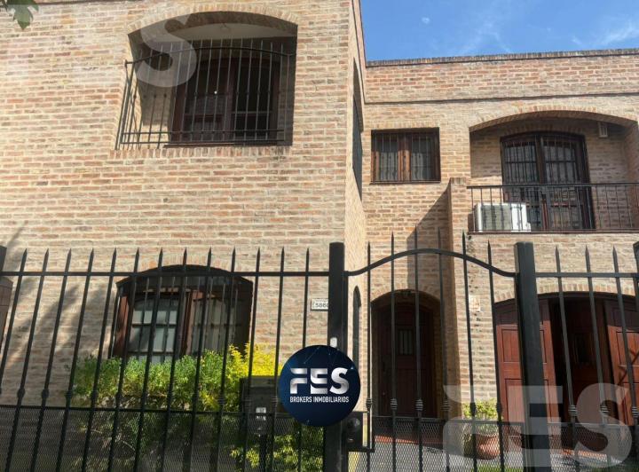 Casa · 220m² · 4 Ambientes · 3 Cocheras